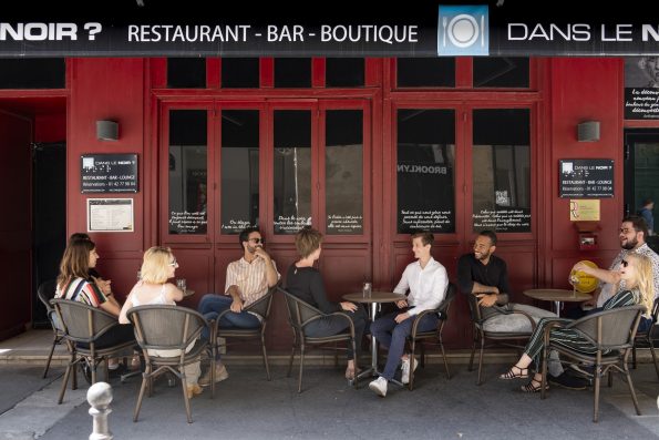 Dans le Noir   devanture restaurant lIGHT 595x397 - Edouard de Broglie, CEO & Founder of Ethik Investment and Dans Le Noir?