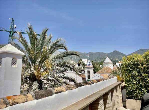 Captura de pantalla 2022 05 31 a las 16.13.37 595x438 - La Ciudadela Marbella SantoCristo Hotel, the exquisite charm of Andalusian style